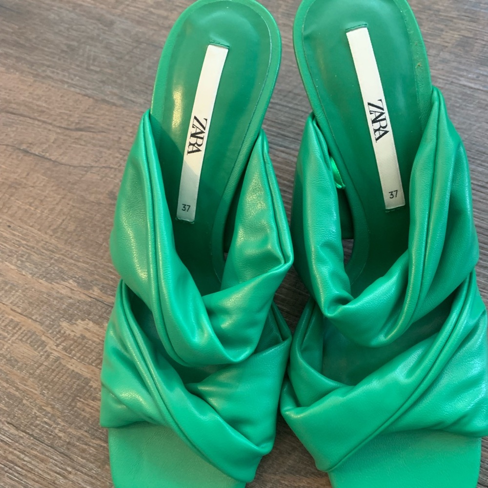 ZARA NWOT - Green Wide Ruched Wide Straps Heeled Sandals (SIZE: EUR 37 / US 6.5) - Picture 8 of 16